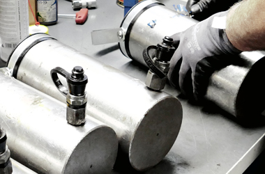 Service an Hydraulikzylindern
