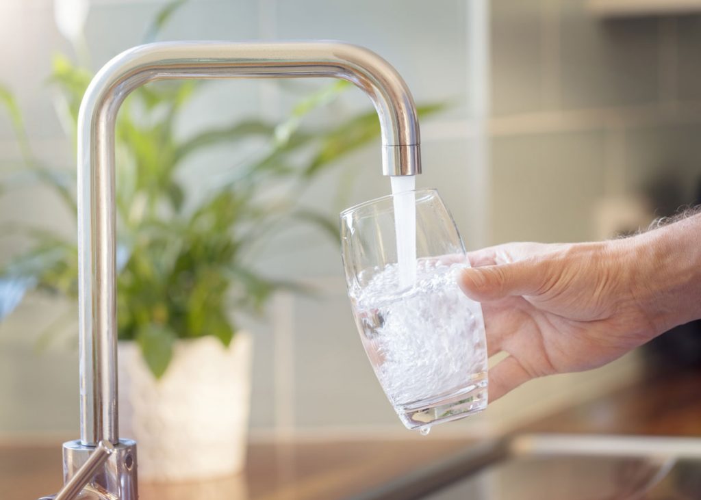Trinkwasser-Test zum Reinigen des Wassers
