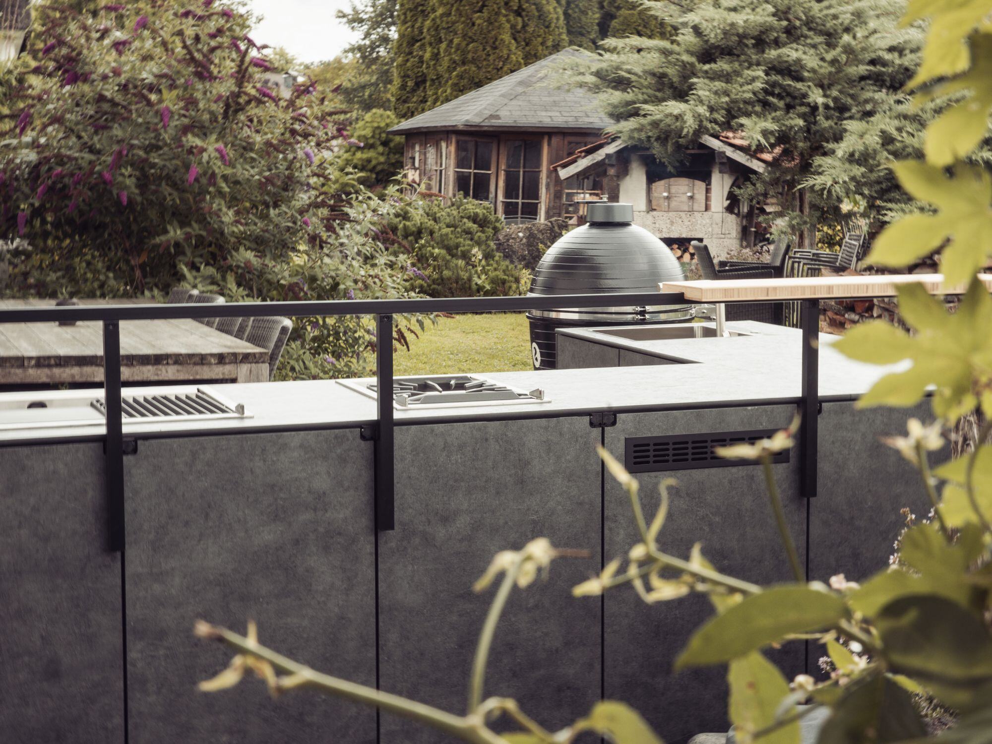 Modulare Premium-Outdoorküche mit Grill
