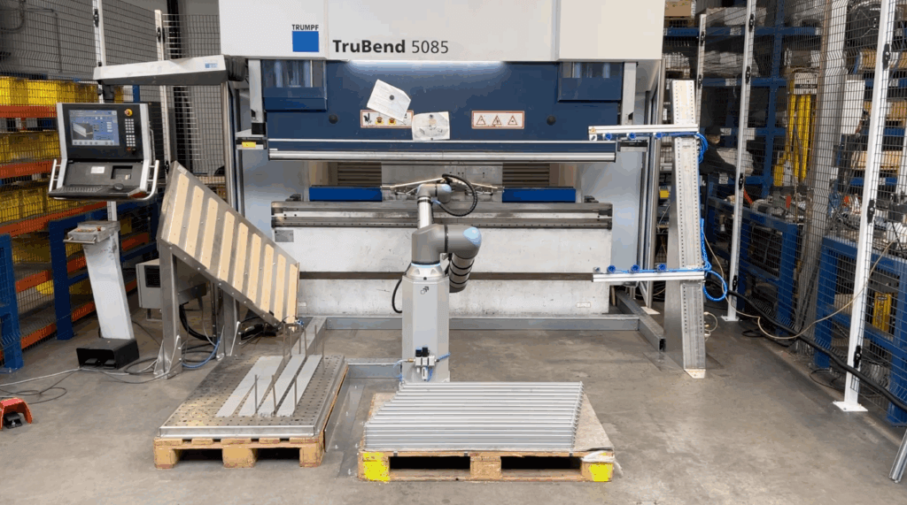 Fully automatic bending cell