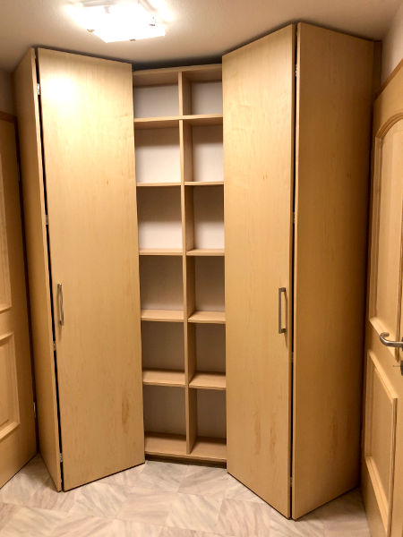 Passgenau angefertigter Schrank