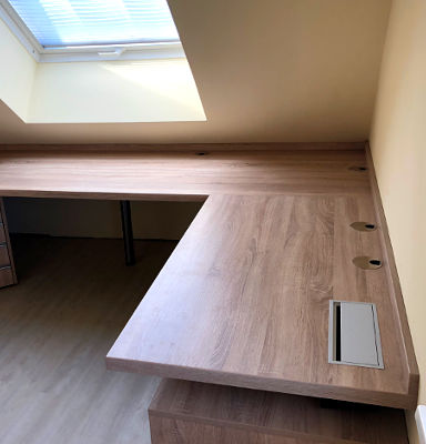 Schreibtisch für Dachschräge