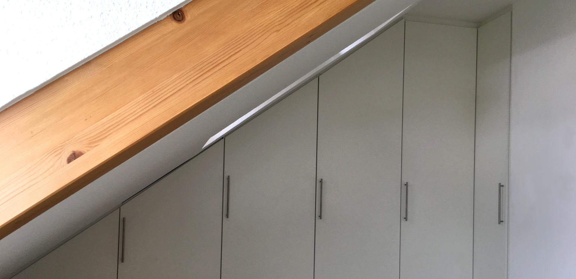 Einbauschrank in der Dachschräge