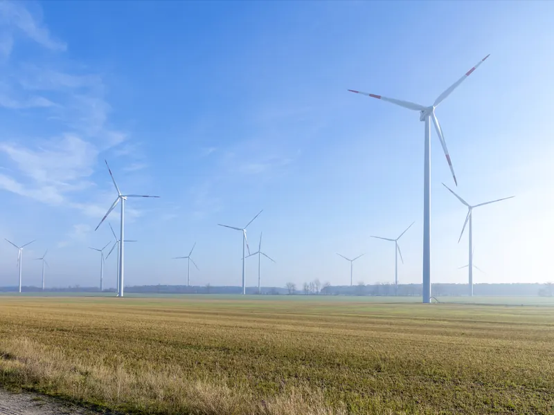 Windturmbau: Turmsegmente und Rohre