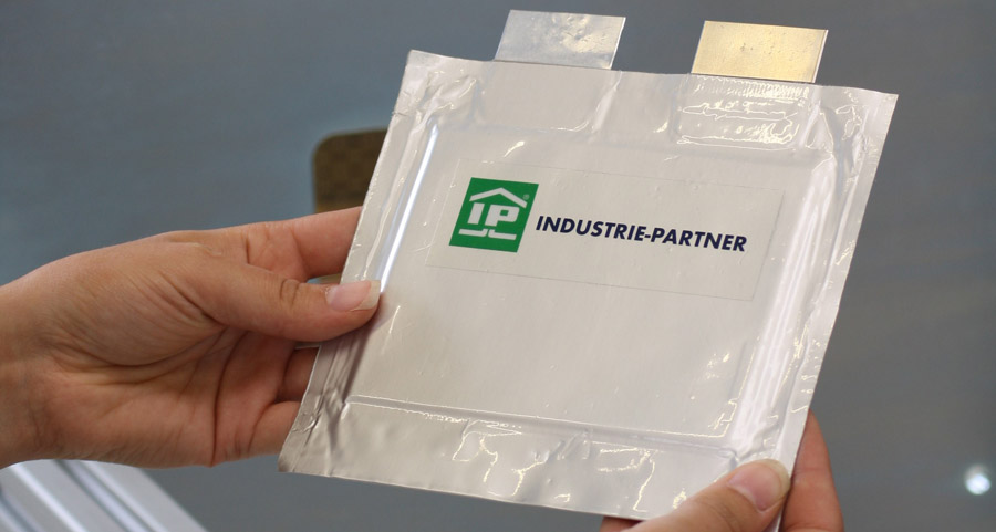 Befüll- und Entgasungsanlage für Pouch-Zellen mit Ports