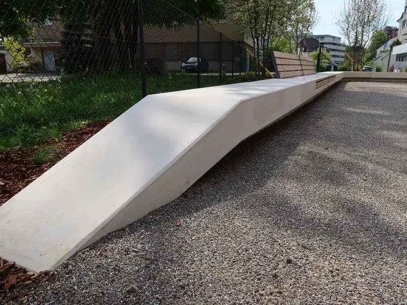 Betonmöbel im Aussenraum