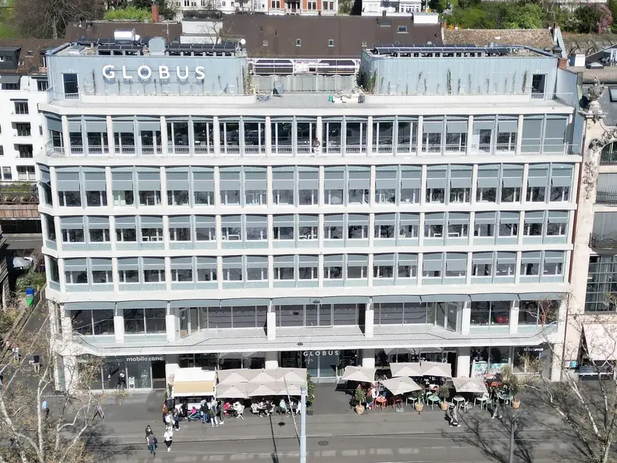 Fassadenstützen aus Ammocret, Globus am Bellevue