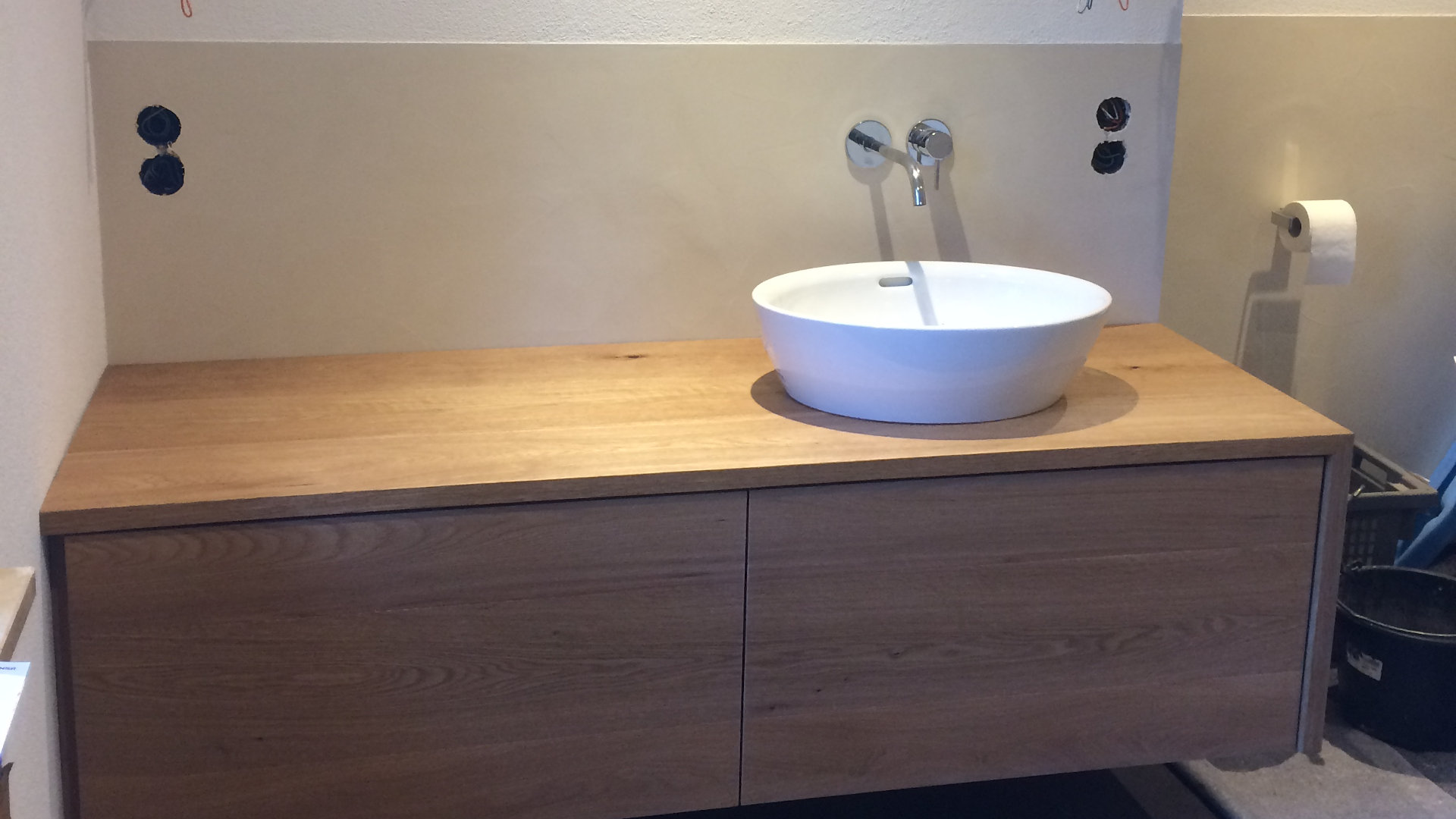 Schränke, Tische und Stühle nach Wunsch