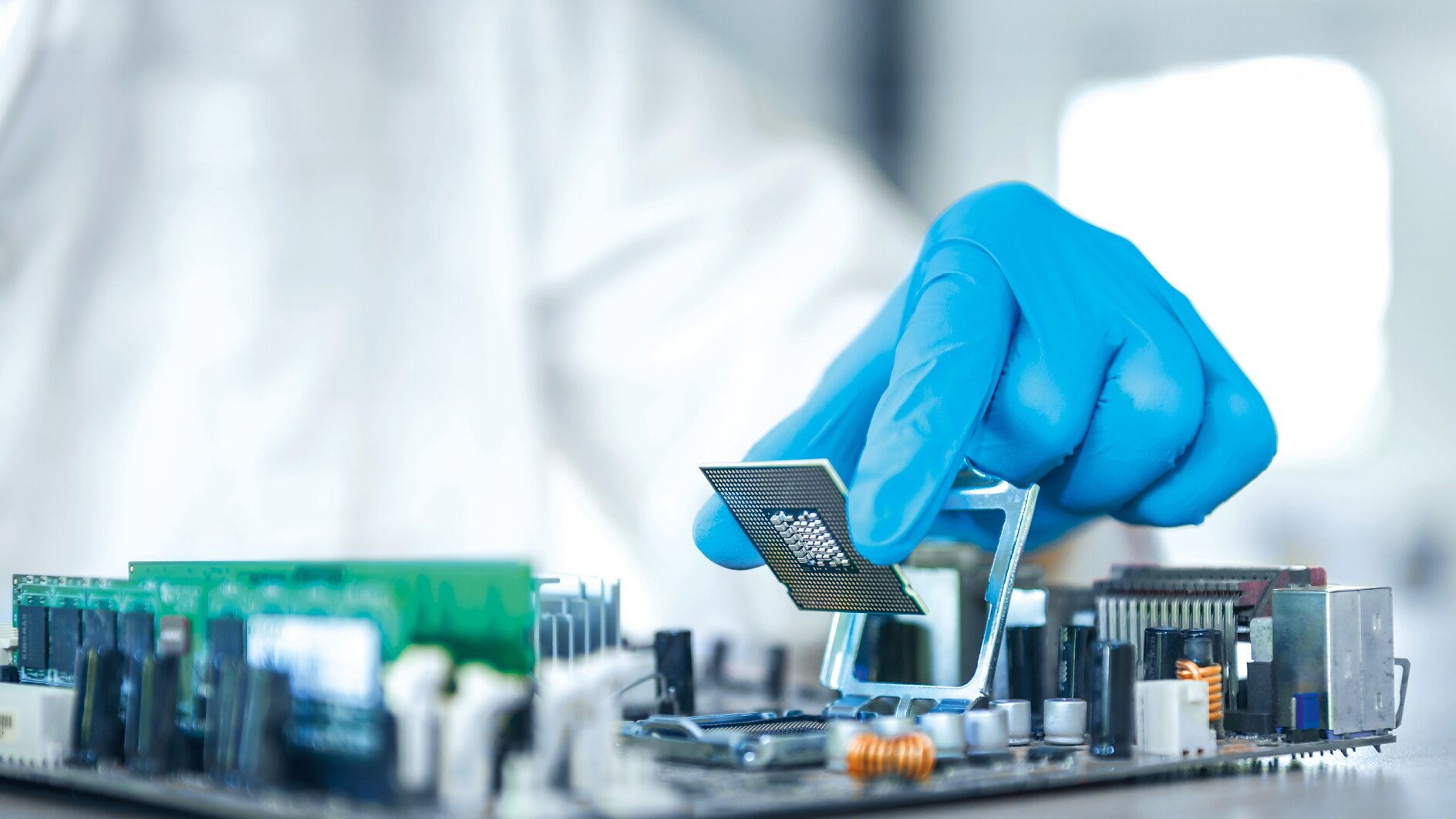 Befestigung von Elektronikkomponenten