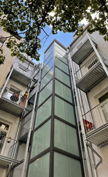 Glasschachtgerüst außen