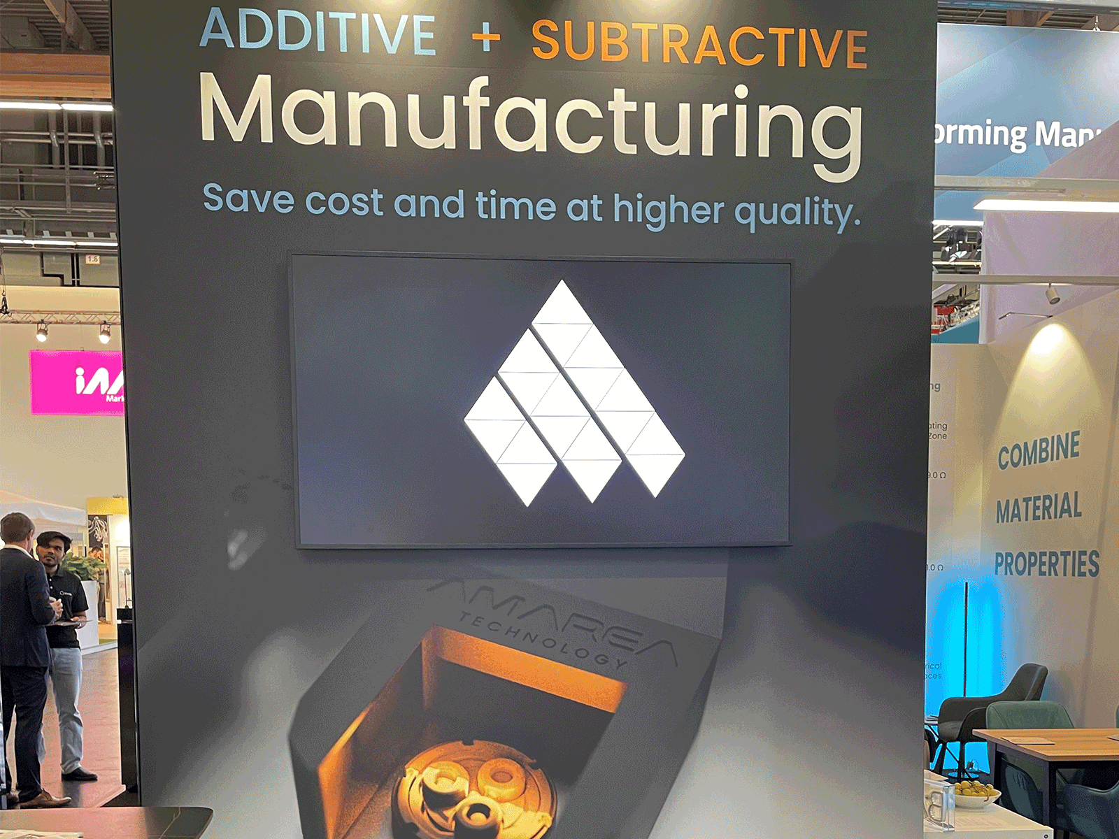 Subtraktiver Prozess innerhalb der additiven MMJ-Fertigung