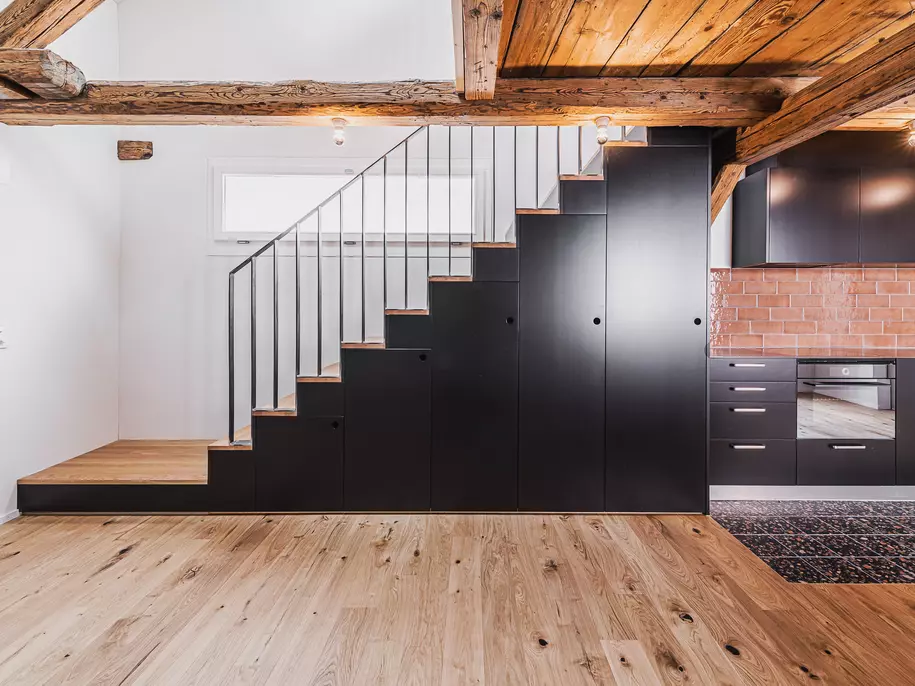 Einbauschrank unter Treppe