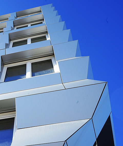 TECU® Bond Fassadenverkleidung Bürogebäude ZIGZAG