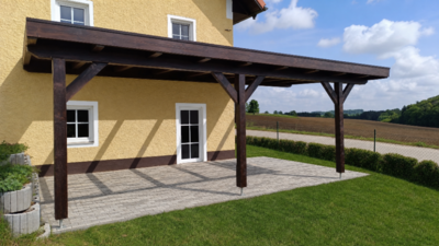 Individuelle Terrassenüberdachung aus Holz