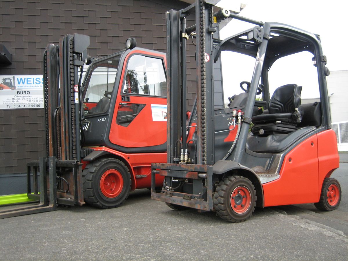Unsere Gabelstapler & Containerautos