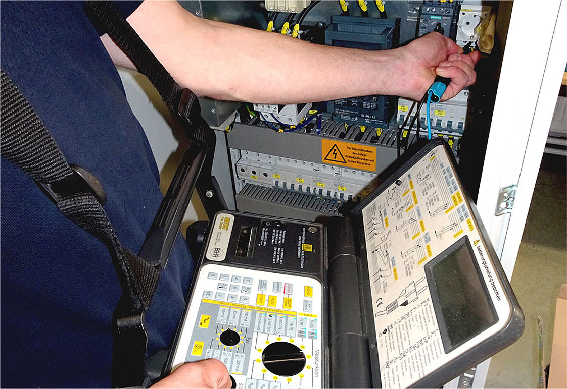 Elektromontage und Inbetriebnahme