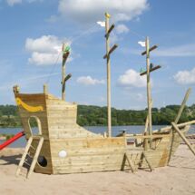 Spielplatzgeräte aus Holz