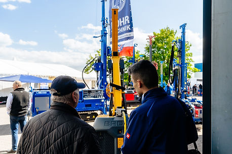Kundengespräch am KURTH-Messestand