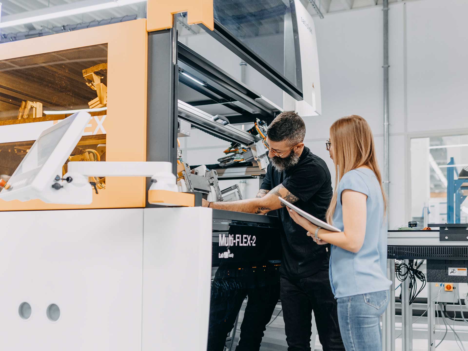 Satisloh Academy – Demo-Raum mit Poliermaschine Multi-FLEX-2
