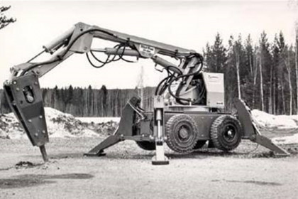 Historie: 1981 erster in Serie gefertigter Brokk 250