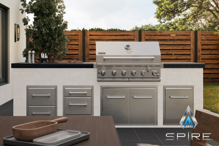 Outdoor-Küche mit Edelstahlgrill