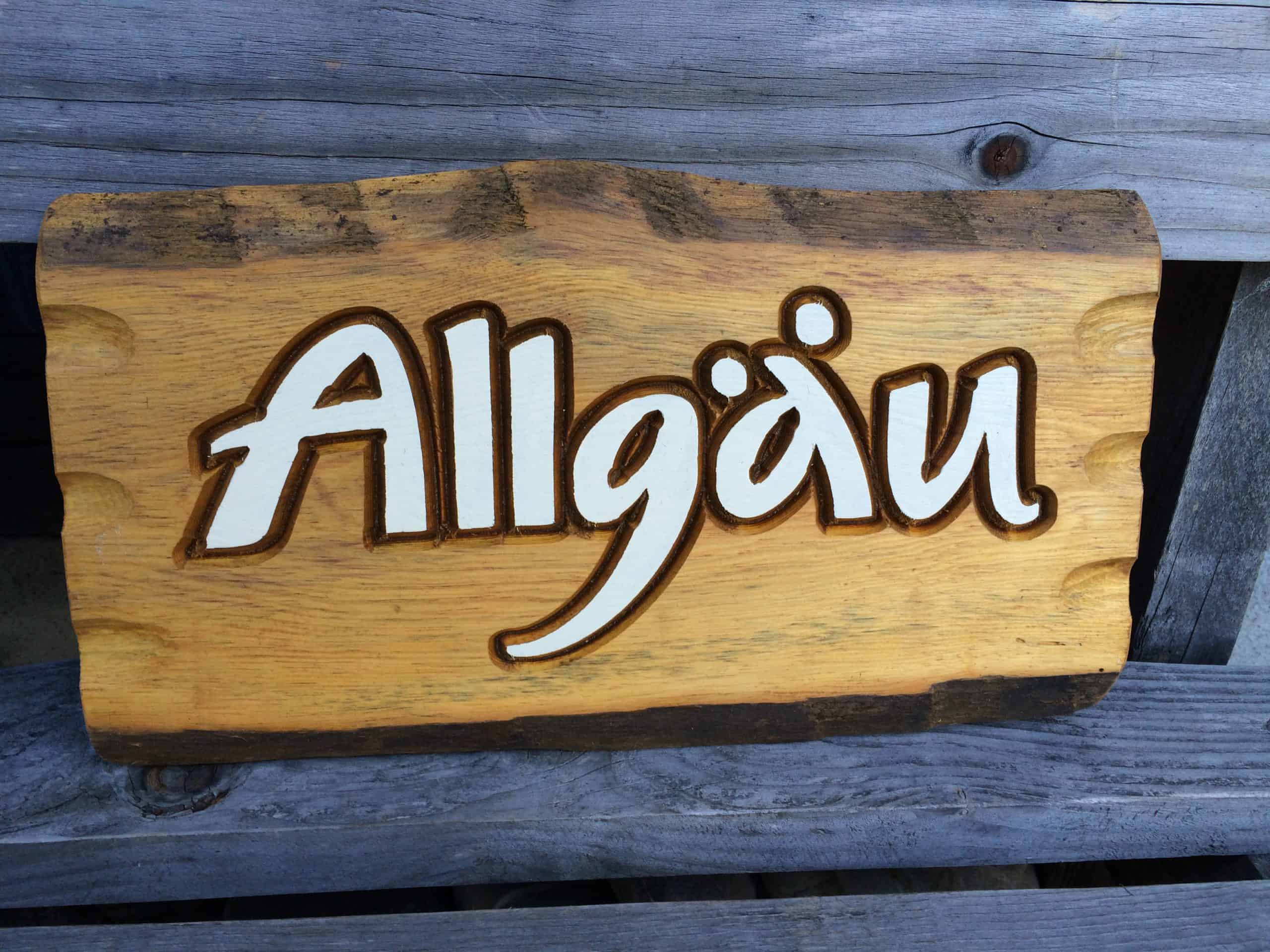 Fertigung bei Allgäuer Holzschilder