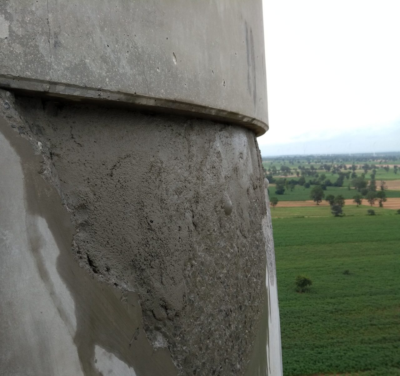 Sanierungsfläche an Betonturm