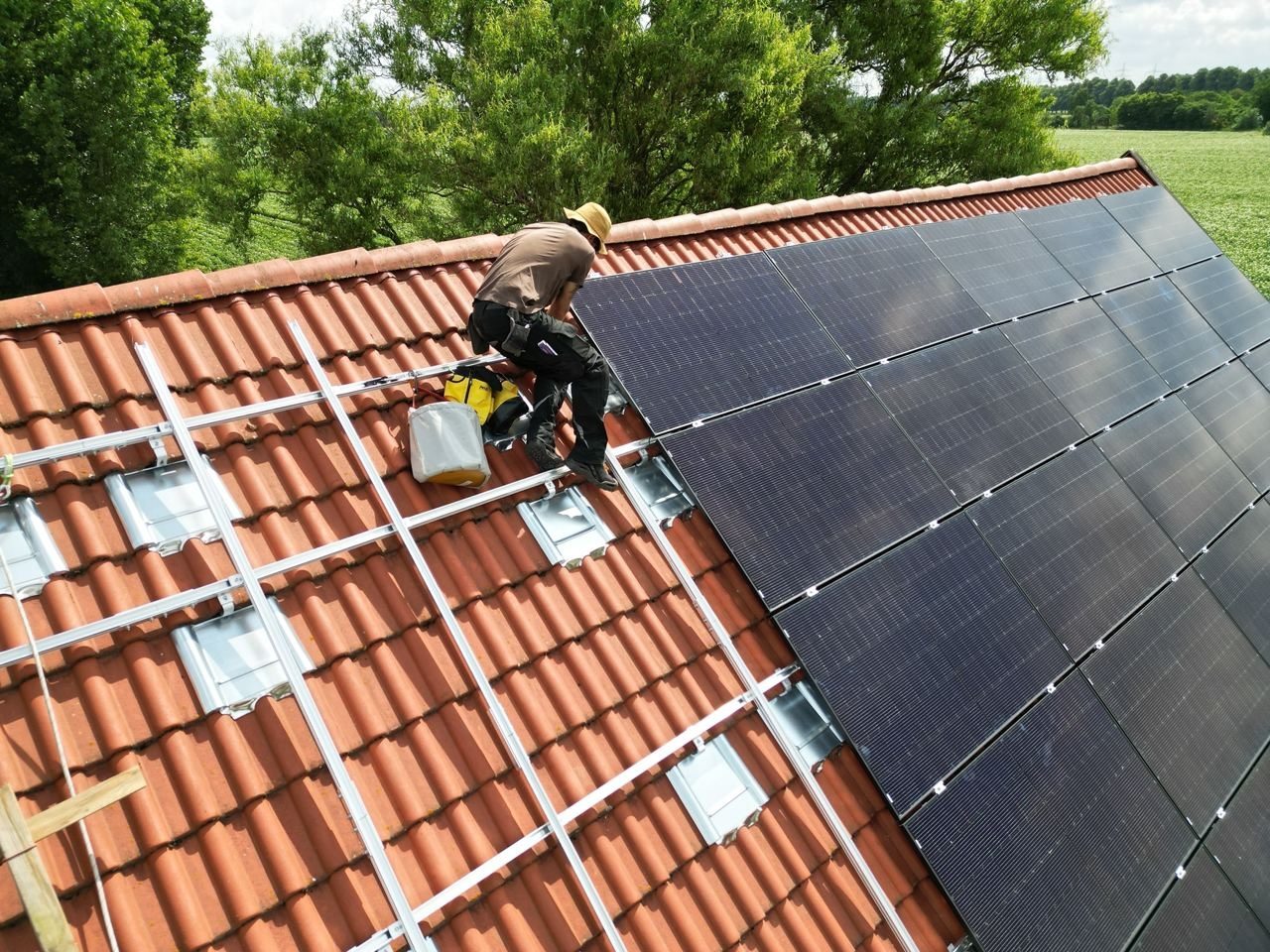 PV-Module auf Scheunendach
