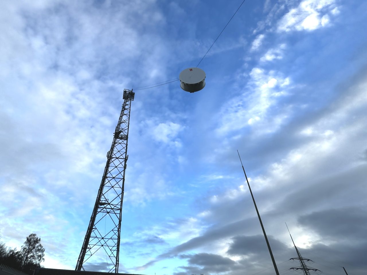 Richtfunkantenne (2 m) am 70-m-Mast