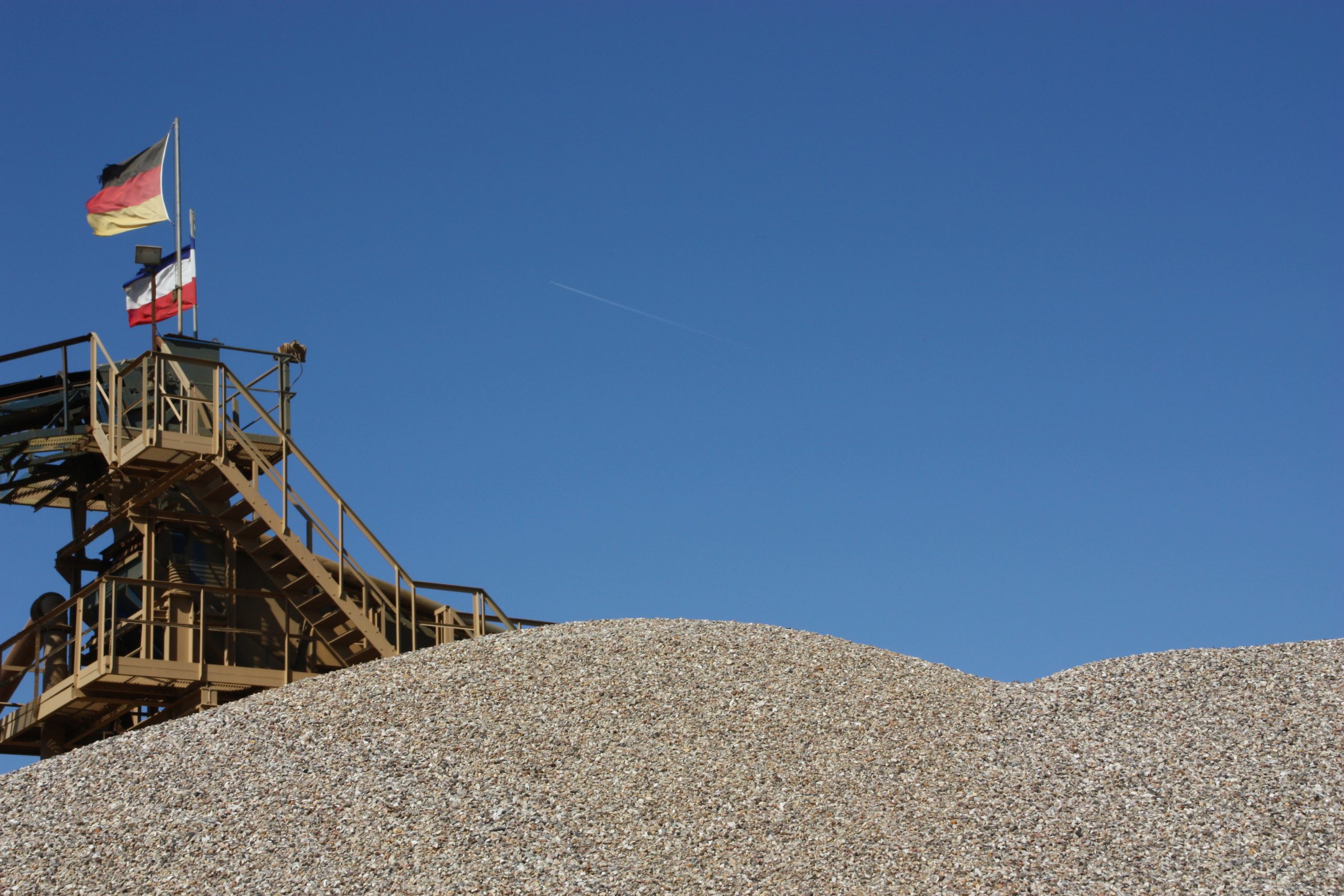 Filterkies, Mutterboden, Findlinge und weitere Naturbaustoffe