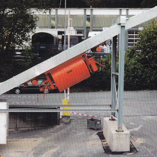 Kübelbahn mit Drehkübel in extremer Steigung