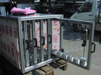Automatische Messstation für Klebversuche