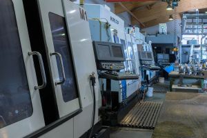 Drei Hurco VMX 42 Bearbeitungszentren