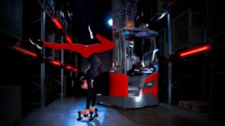 Der neue Linde Schubmaststapler Ri14–Ri18