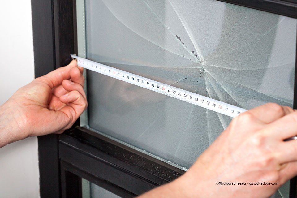 Ausmessen eines beschädigten Fensters