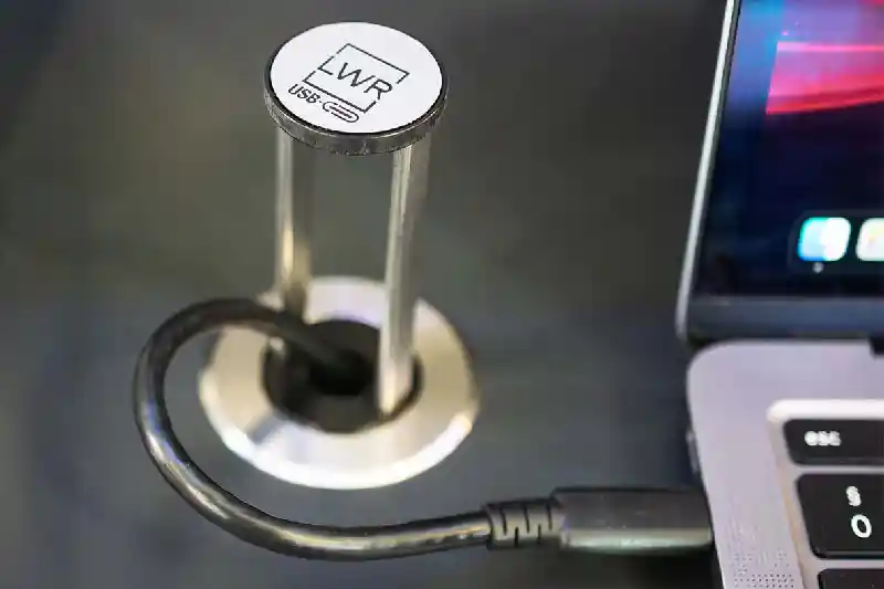 USB-C-Anbindung (Cable Popup)