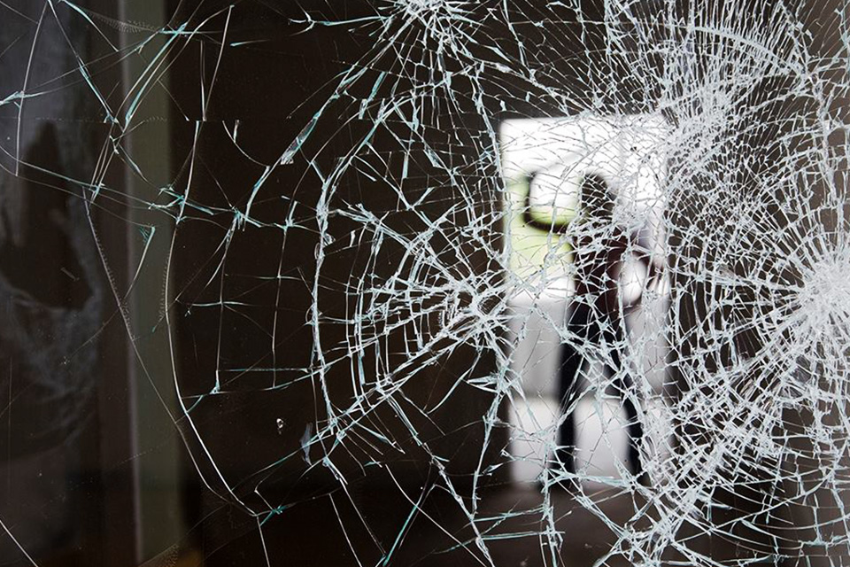 Sicherheits-, Splitterschutz- und Anti-Graffiti-Folien