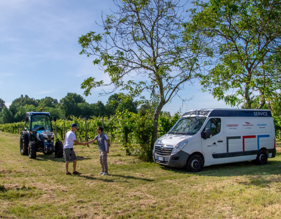 Landwirtschaftstraktor (Komponenten und Service)