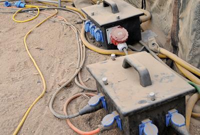 Mobile solid rubber power distributor