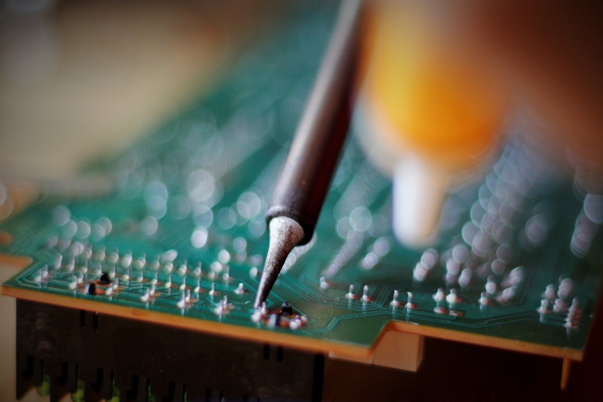Fertigung elektronischer Baugruppen