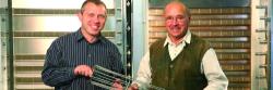 Max Hertel und Markus Hertel in der Werkstatt