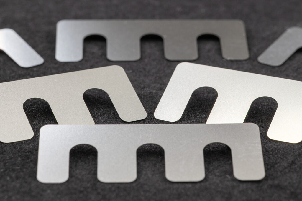 Shims, Distanzbleche und Zwischenlagen