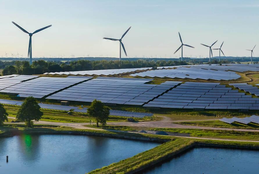 Energie aus Photovoltaik und Windkraft am Standort