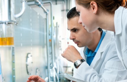 Testlabor mit Massenspektrometer und NID-System