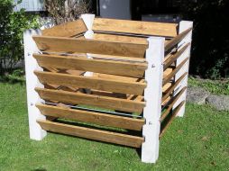 Komposter aus Beton und Holz