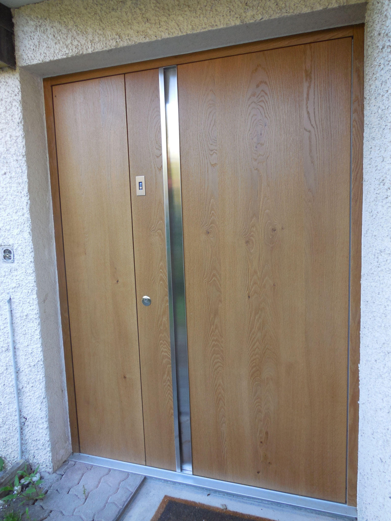 Haustür mit breitem Seitenteil
