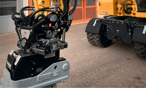 Tiltrotator mit Lehnhoff-Schnellwechsler an einem Mobilbagger