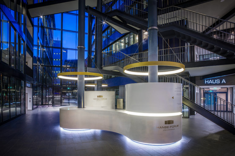 Hanseforum Hamburg, Atrium mit Betonausstattung von stayconcrete