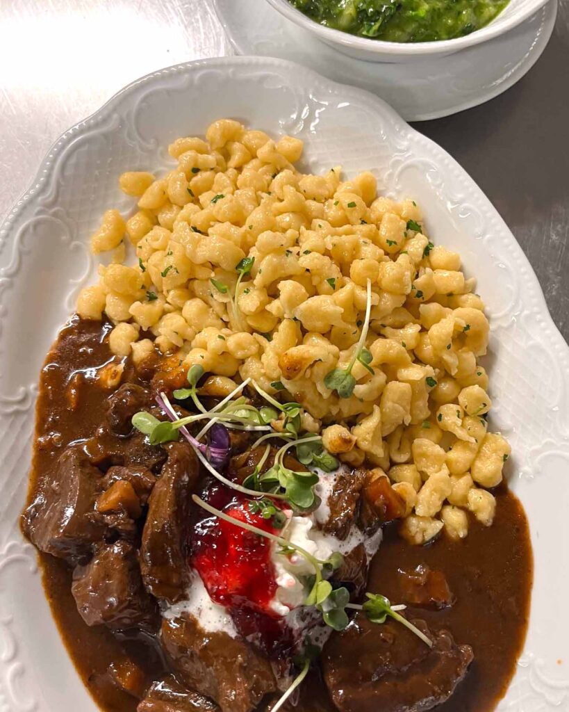 Wildragout mit Spätzle