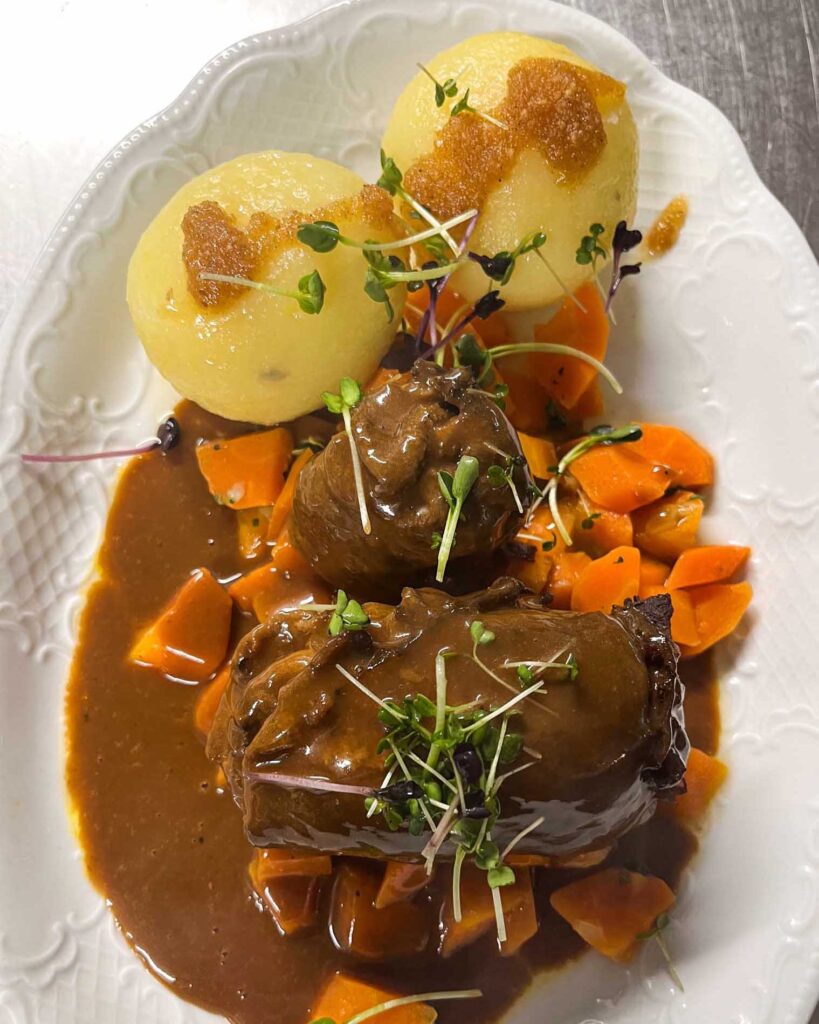 Rinderroulade mit Klößen